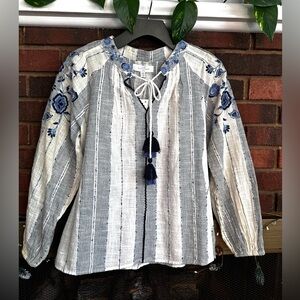 🛍️ New gorgeous embroidered boho style top.